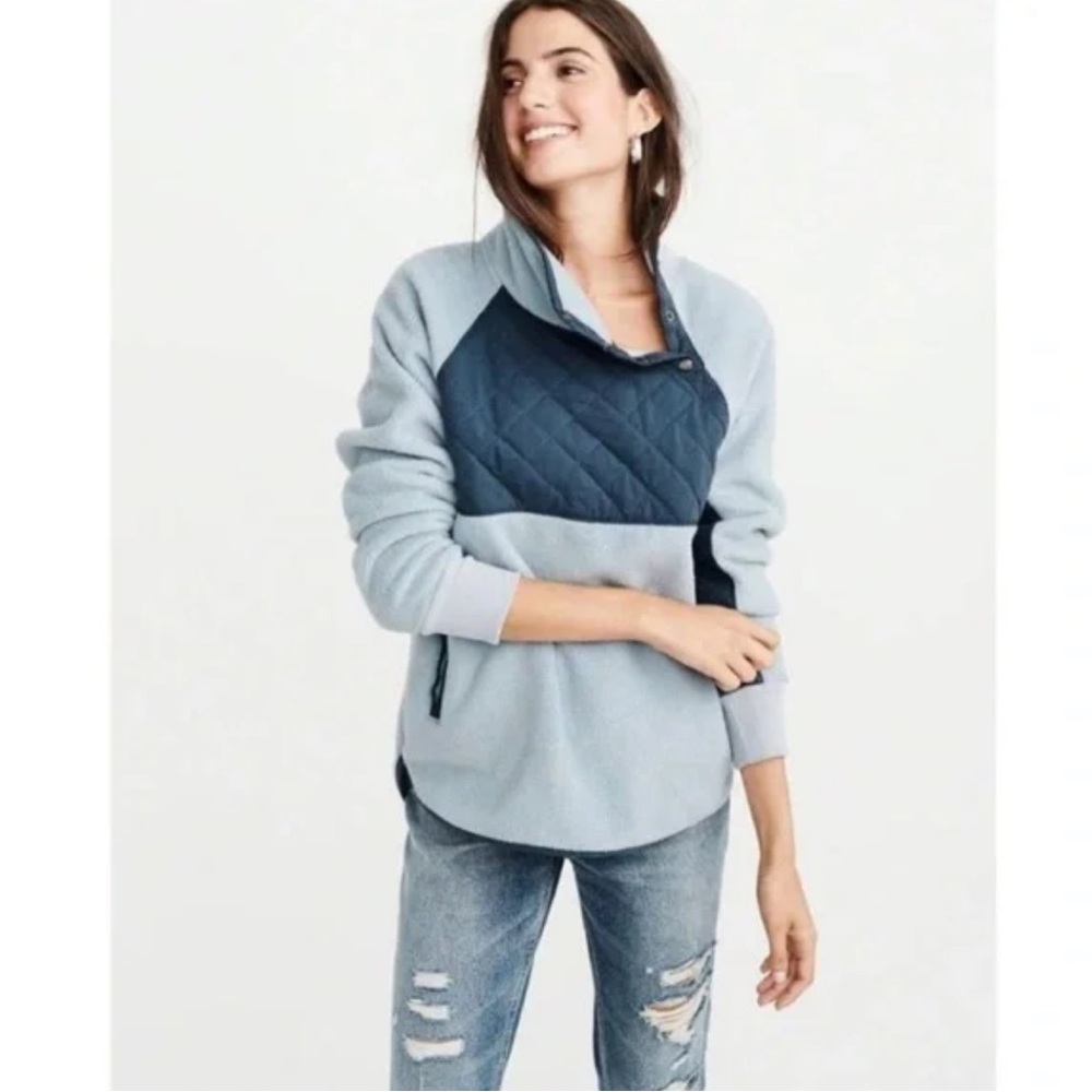 Abercrombie & Fitch asymmetrical snap up‎ fleece pullover
